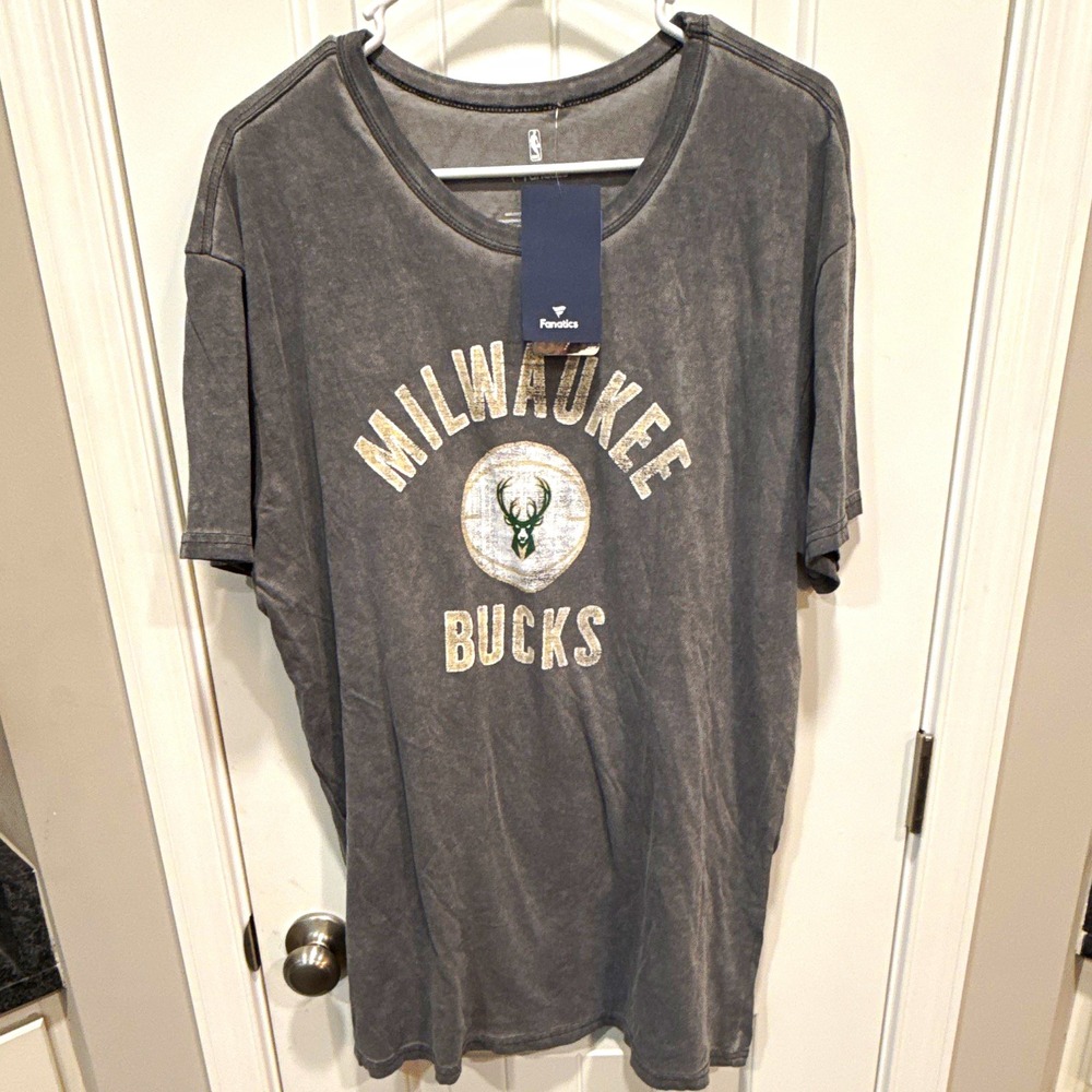 Fanatics Milwaukee Bucks NBA Gray Shirt BasketballTee Officially Licensed XL NWT